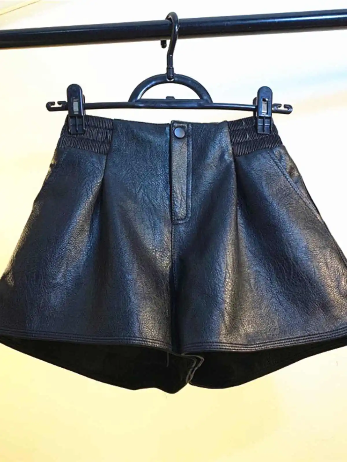 Women's Black Gothic Micro Shorts PU Leather Shorts Vintage Harajuku 2000s Y2k Gyaru Hot Shorts Pants Emo 2000s Clothes Summer