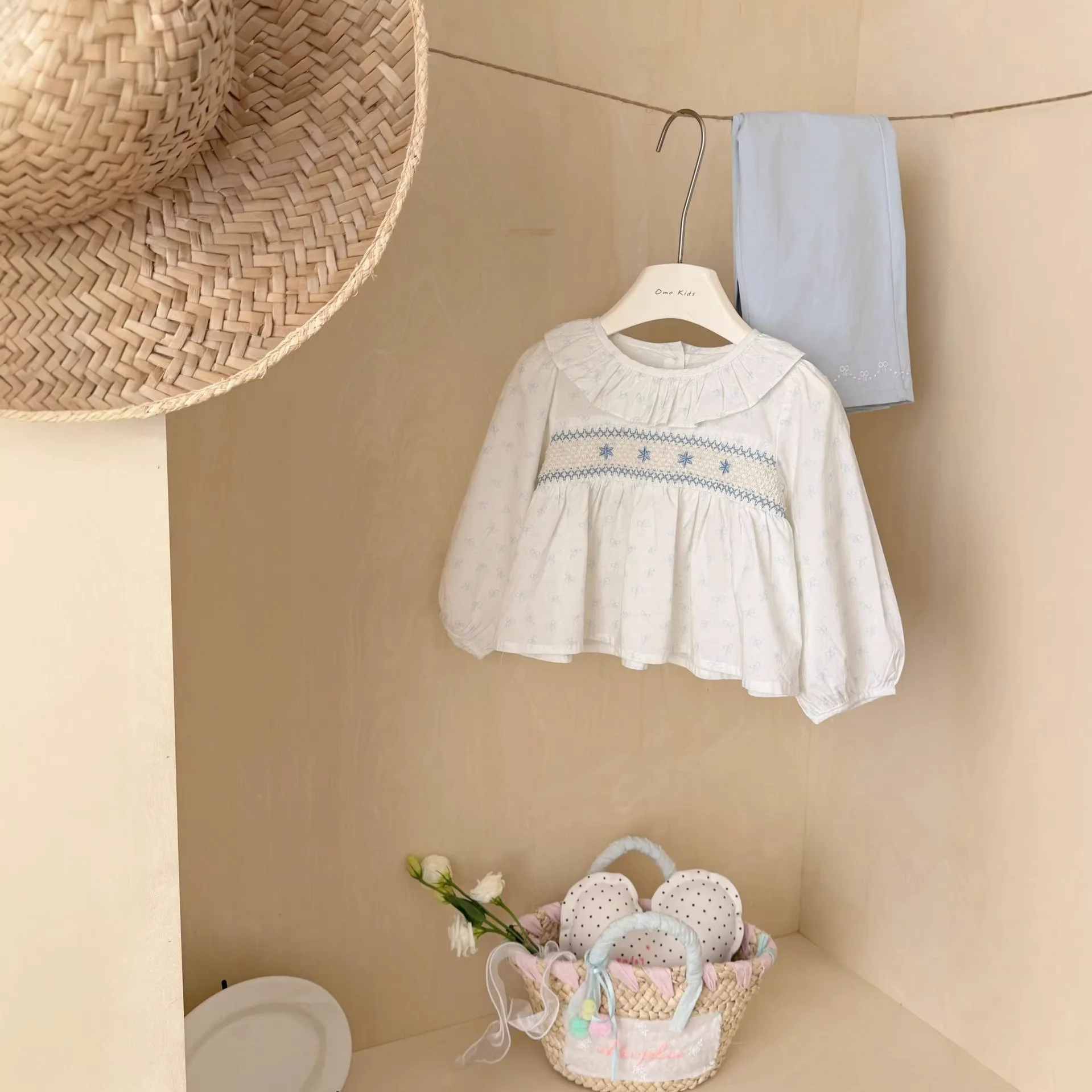 Childrens Casual Top 2026 Spring and Autumn New Girls Cute Round Neck Bow Long Sleeve Doll Shirt Sweet stylish and versatile