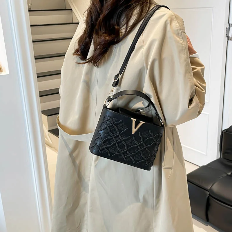 

2025 S/S Women‘s Luxury Shoulder Bag, Genuine Leather Multi-way Crossbody Tote, Vintage Chic Large Capacity Purse for Work