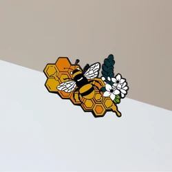 Cute Cartoon Bee Enamel Brooch Creative Animal Insect Advanced Niche Design Lapel Pin Badge Backpack Clothing Hat Accessories