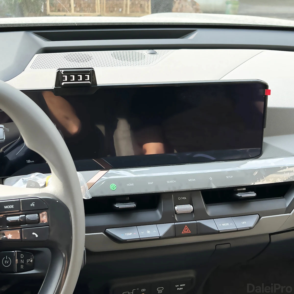 Für KIA EV5 2024 2025 2026 Auto-Handyhalterung Bildschirm-Fixierclip Kabelloses Ladegerät Maßgeschneiderte Handy-Bildschirmhalterung Zubehör – Detail 2