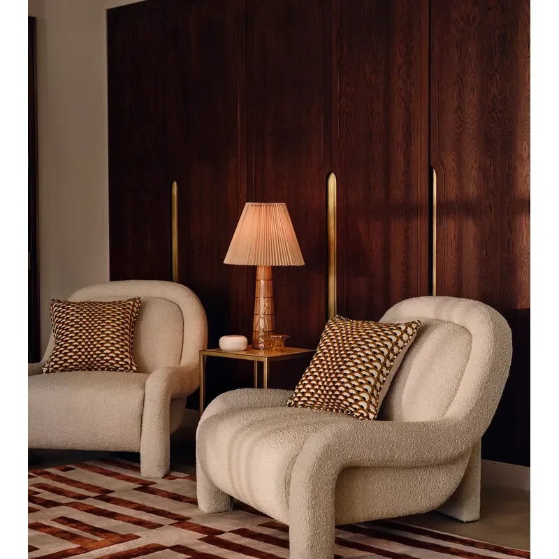Modern Curved Lounge Chair Wide Upholstered Seat Tripod Base Aesthetic Design Living Room Furniture Comfortable Armchair
