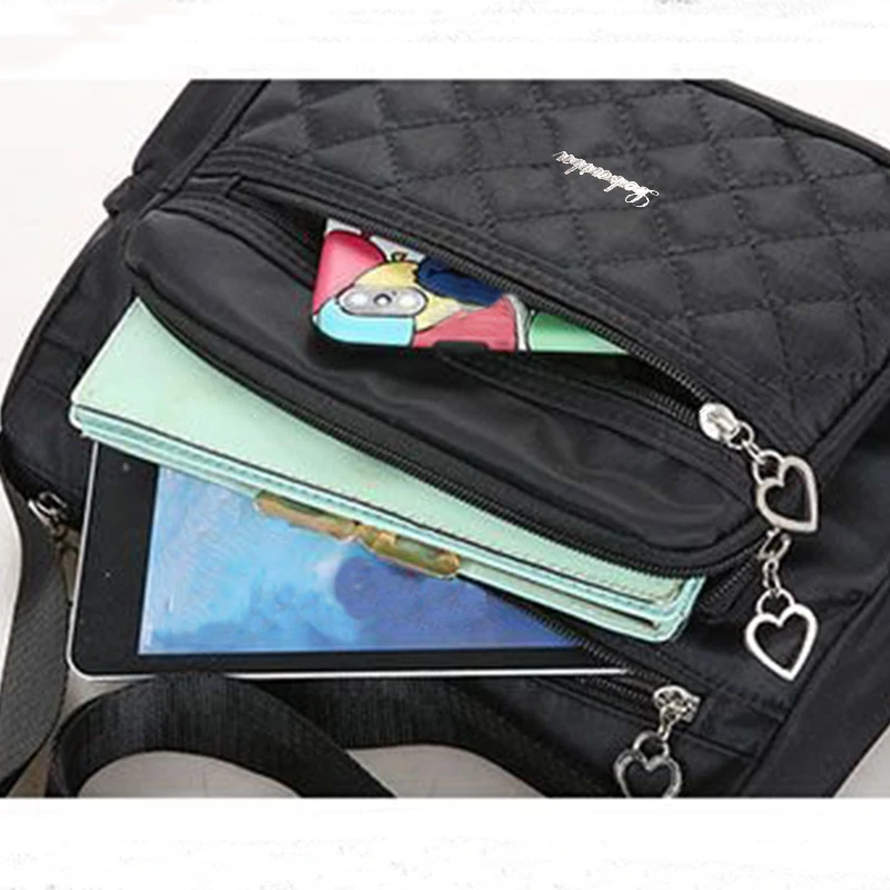 Trendige gesteppte Umhängetasche für Damen mit Herzdetails für den täglichen Gebrauch, Ausflüge am Pendel, stilvolle, leichte, lässige Ba mit mehreren Taschen – Detail 5