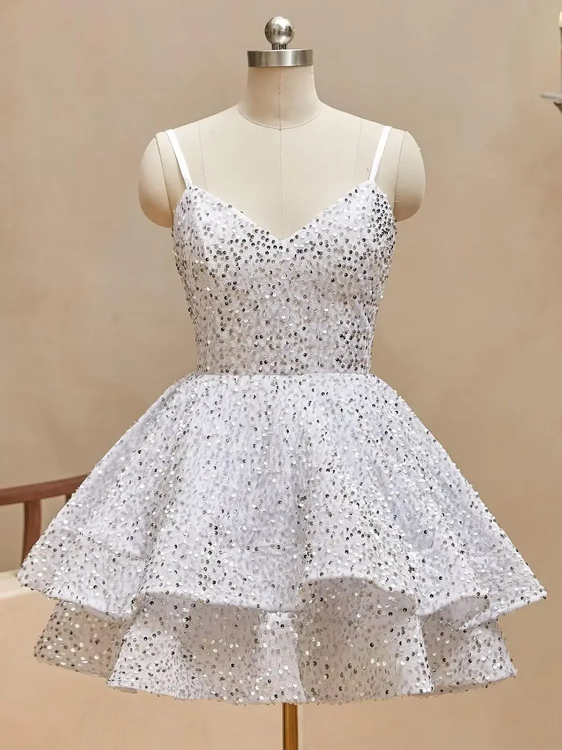 Short Homecoming Dresses 2027 Sparkly velvet Sequin Tiered Ball Gown Spaghetti Straps V-Neck Corset Prom Dress Graduation Dress