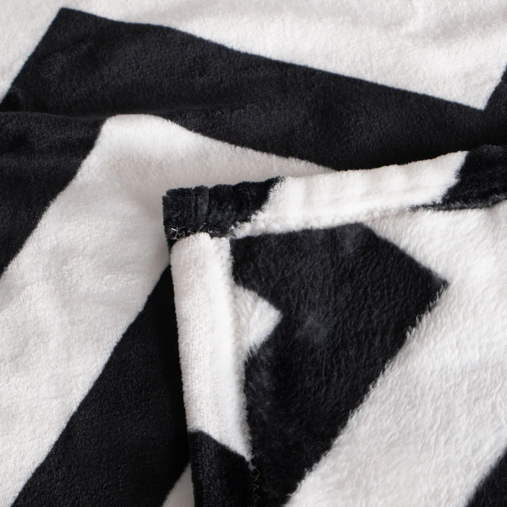 

Ntbay Soft and Cozy Flannel Throw Blanket, Warm and Lightweight Bed Blanket with Black and White Pattern