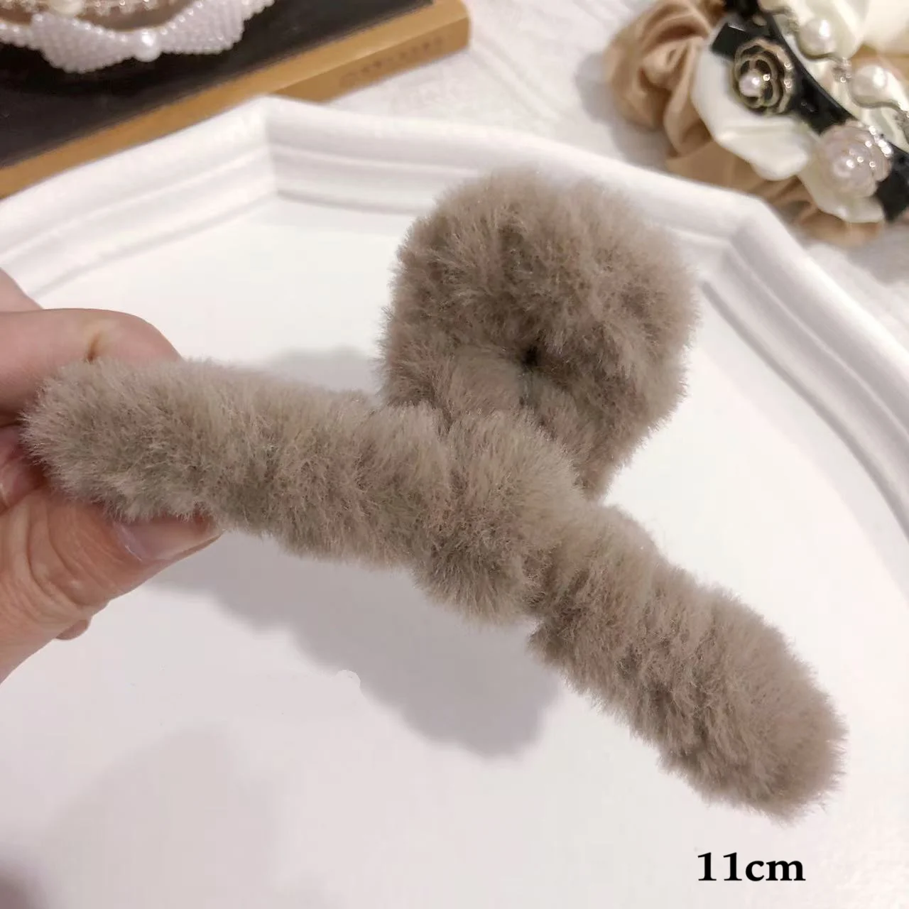 

Plush Luxury Hair Clip - Korean Style Large Size 11cm Hair Clip for Updos, Shark Clips, Easy-to-Use Hair Accessories