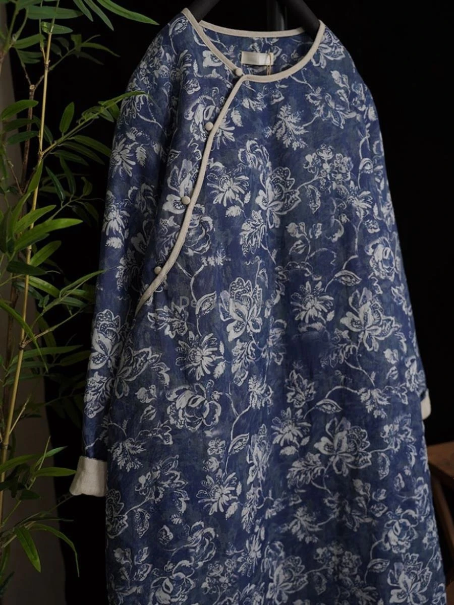 2025 الخزف الصيني الأزرق والأبيض المطبوع تشيباو الياقة المستديرة رشاقته الدافئة القطن الكتان تشيباو الرجعية أنيقة اليومية تشيباو #2