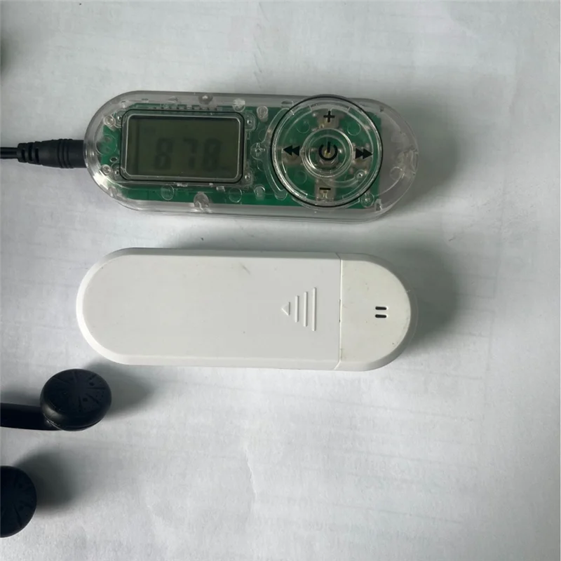 A73E-FM Mini Pocket In-Ear Digitaal Display Hifi Stereo Radio Hoofdtelefoonaansluiting Hoge kwaliteit audio