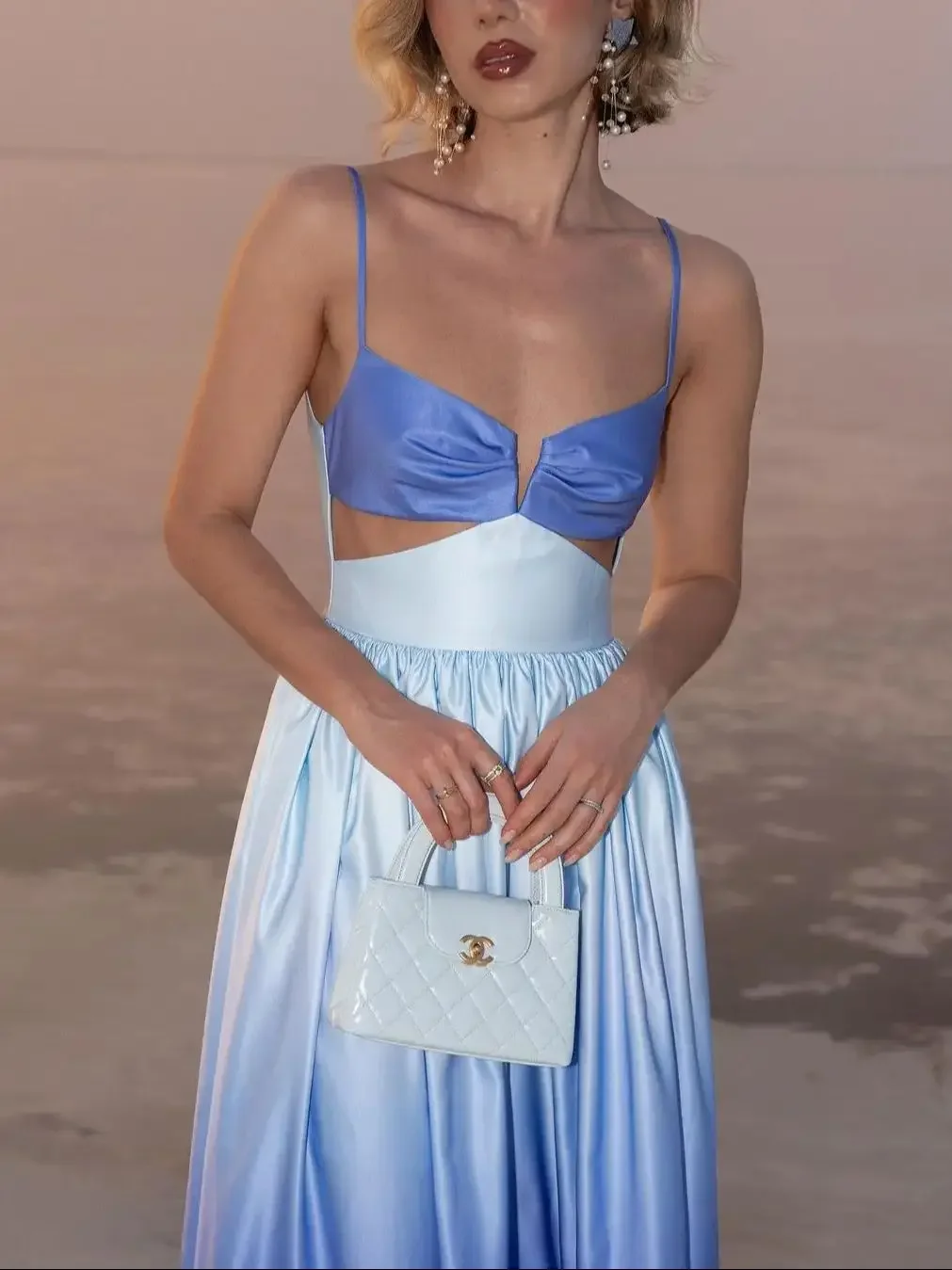 オープンバックホルターミディド​​レス女性エレガントな Grandient カットアウトノースリーブマキシドレス夏ボディコン Feminino イブニングパーティー服