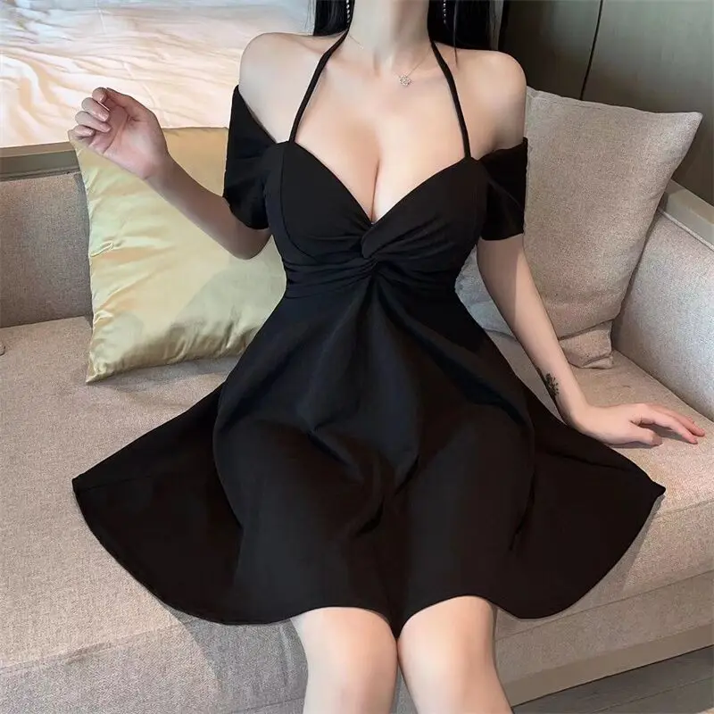 Summer dress, nightclubs, short skirts, foot massage, foot bath technicians nightclub women's clothing, sexy new low cut dresses