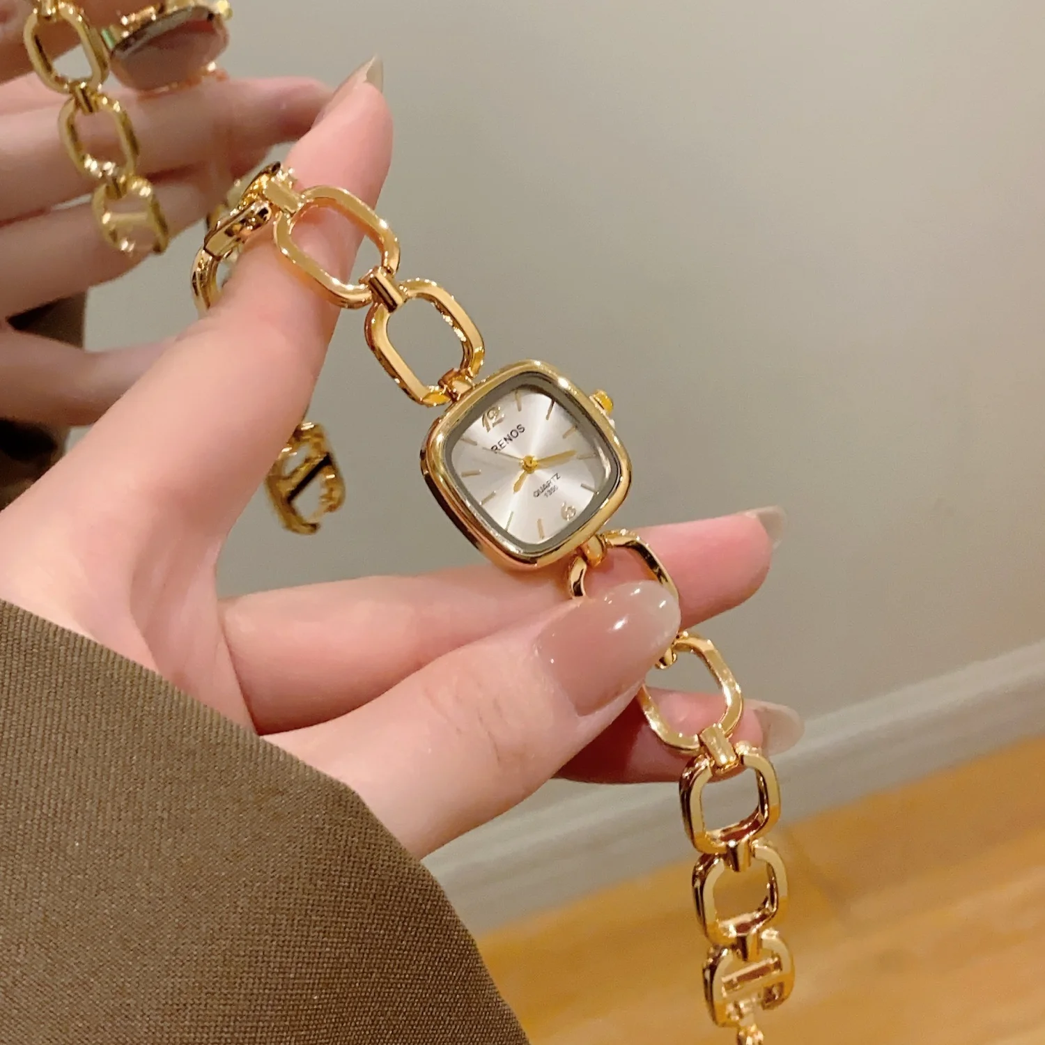 Simple Women's Watch Elegant Square Dial Quartz Watches Exquisite Gold Skeleton Chain Bracelet Vintage Brand Female Wristwatch
