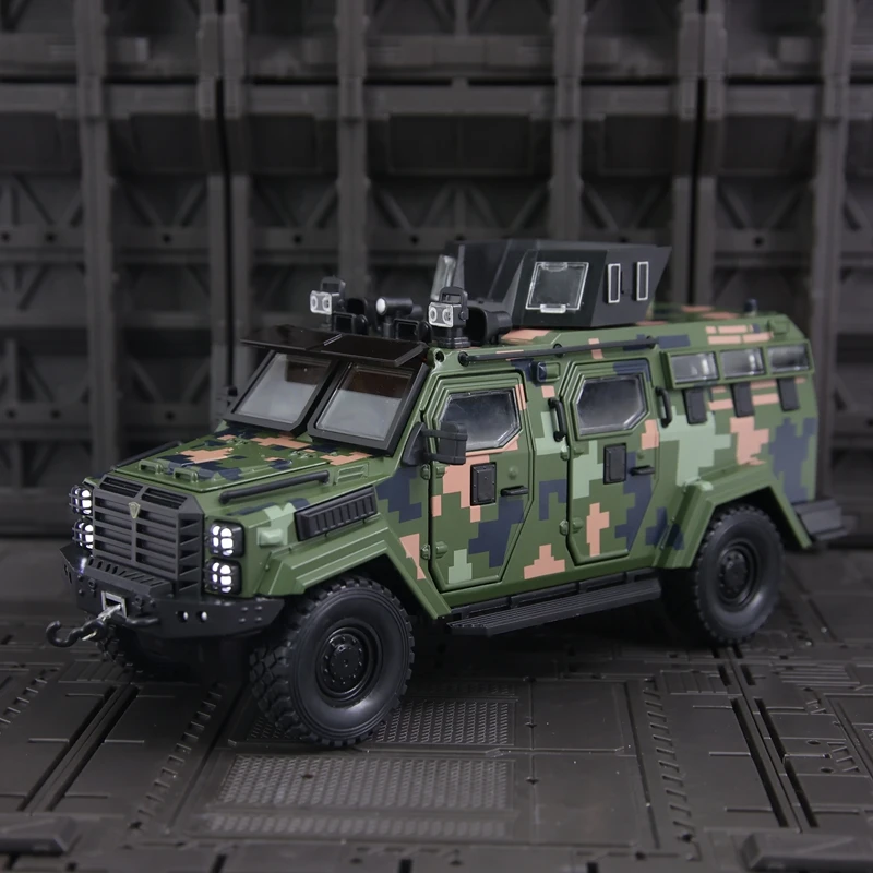 

1:24 Swordtooth Tiger Взрывозащищенный автомобиль Бронированная машина из сплава Модель внедорожника Рулевое управление Звук и свет Детский