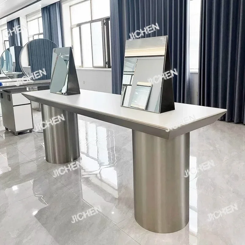 HS Lustro i stolik w salonie fryzjerskim، صالون fryzjerski، lustro do strzyżenia، opgar do trulayej ondulazi i farbovania