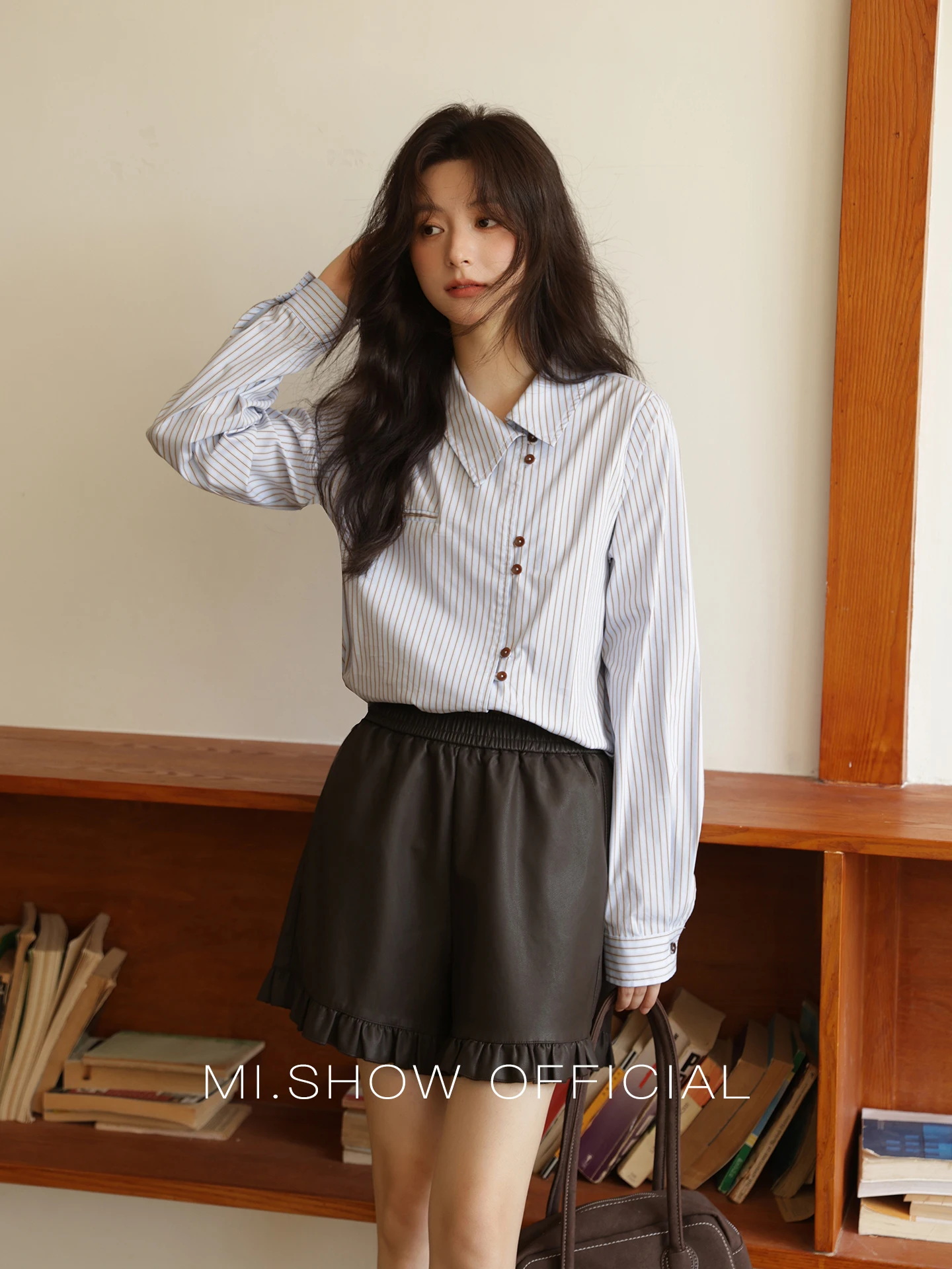 

MISHOW Women's Striped Asymmetric Shirt 2025 Autumn New Arrival Vintage Loose Long Sleeve Tops Commuter Woman Clothes MXE42C2375