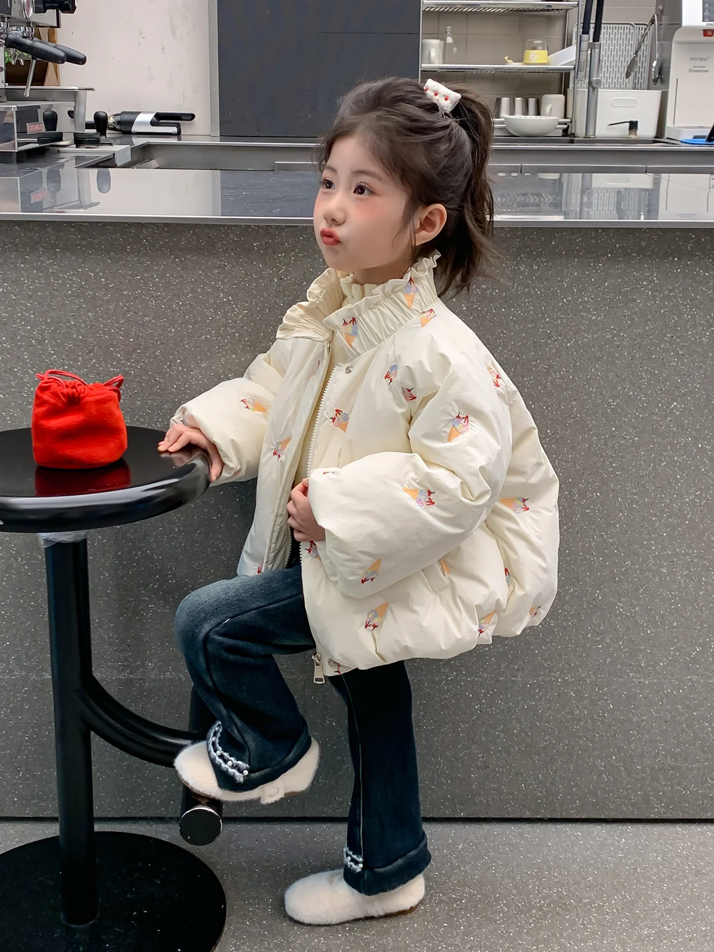 

Зимняя пуховая куртка для девочек 2025: Новая модная детская куртка с наполнителем из перьев, теплая хлопковая одежда для детей, длинный рукав, на молнии