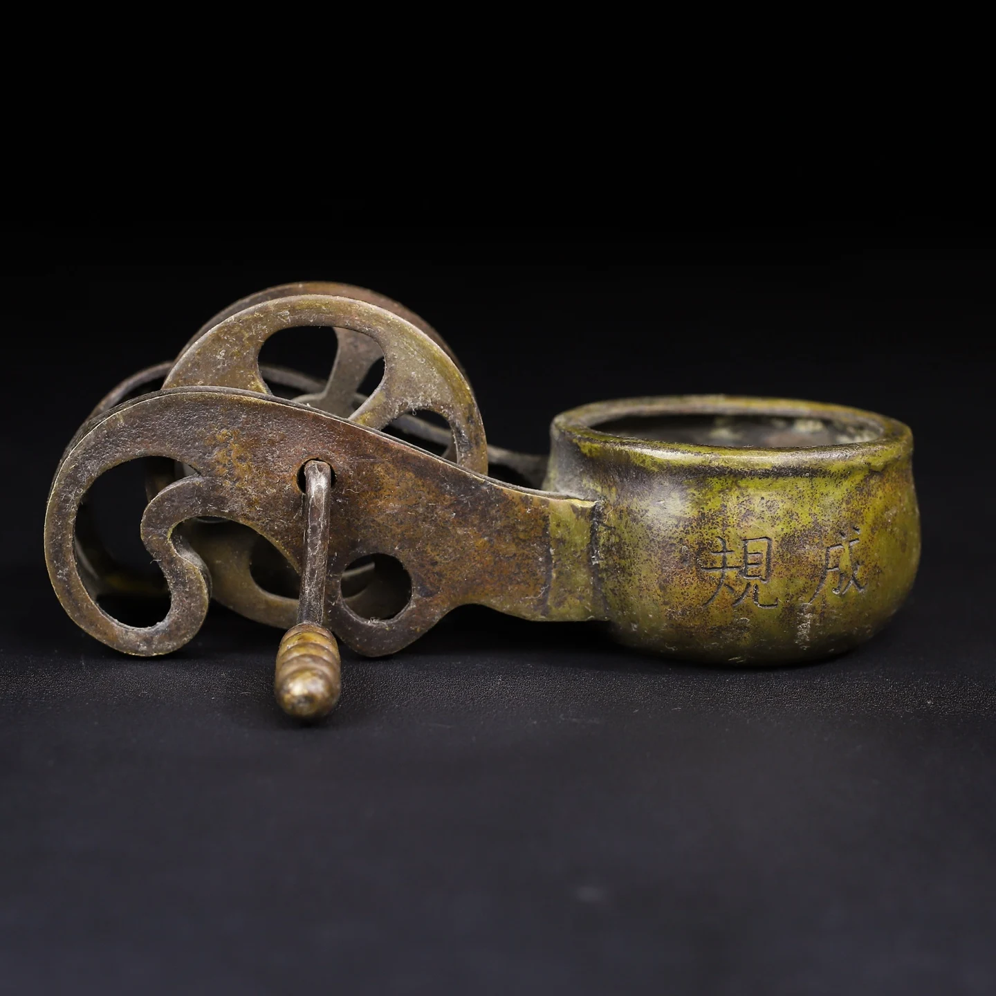 Vintage Hand-Cranked Copper Plumb Bob For Woodworking, Dimensions: Length 13Cm, Width 5.5Cm, Height 5.2Cm