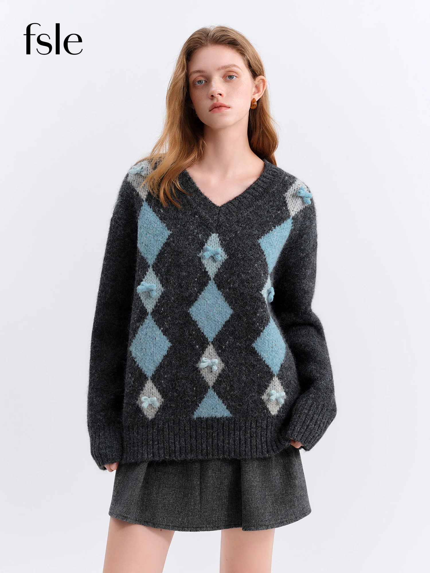 

FSLE Winter 2025 Women's Vintage Academic V-Neck Sweater - Diamond Pattern Knit Pullover Retro College Style for Casual Comfort