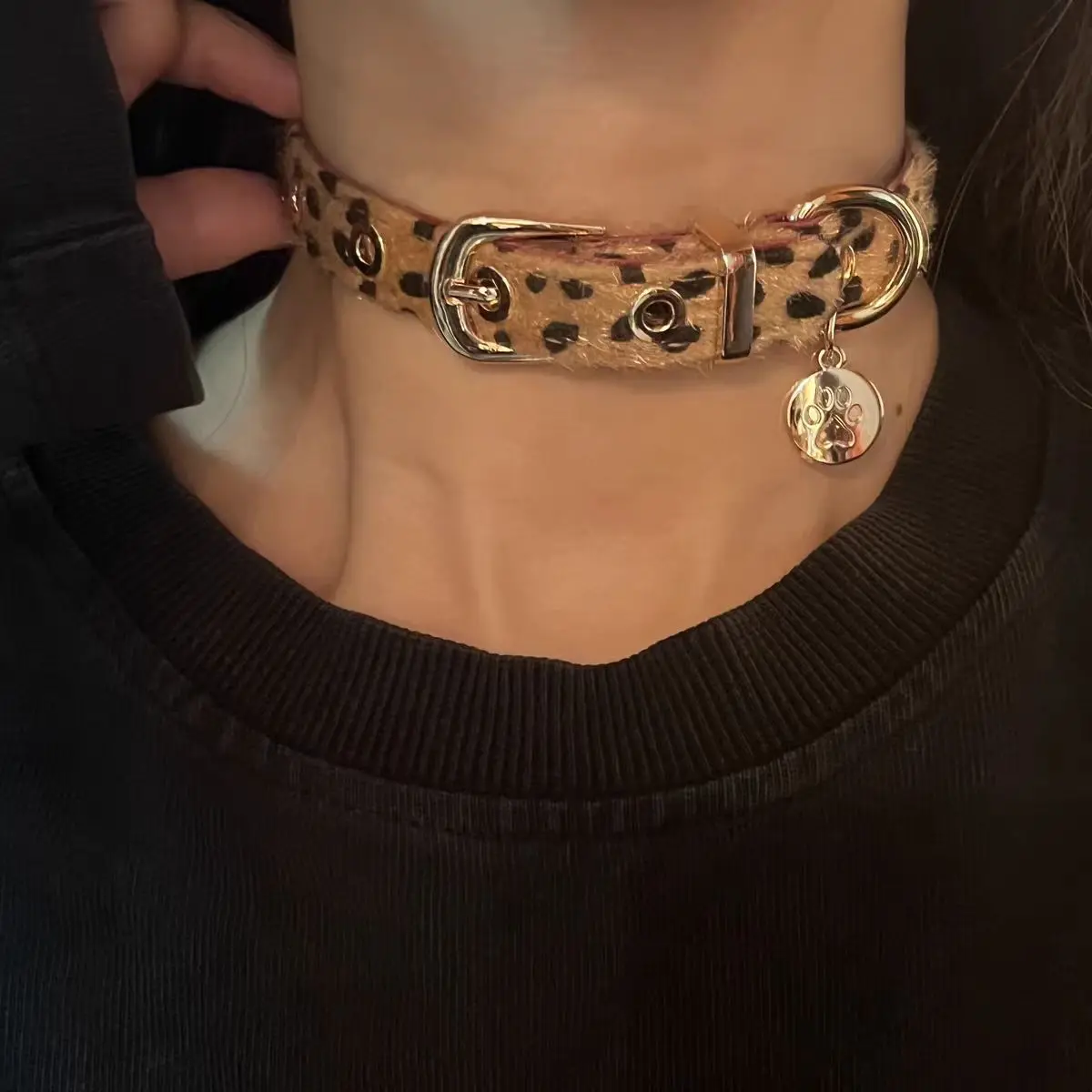 Y2K style Punk Niche design sense Sweet and cool  Trend Leopard print Multicolored Leather Stainless steel Sweater chain
