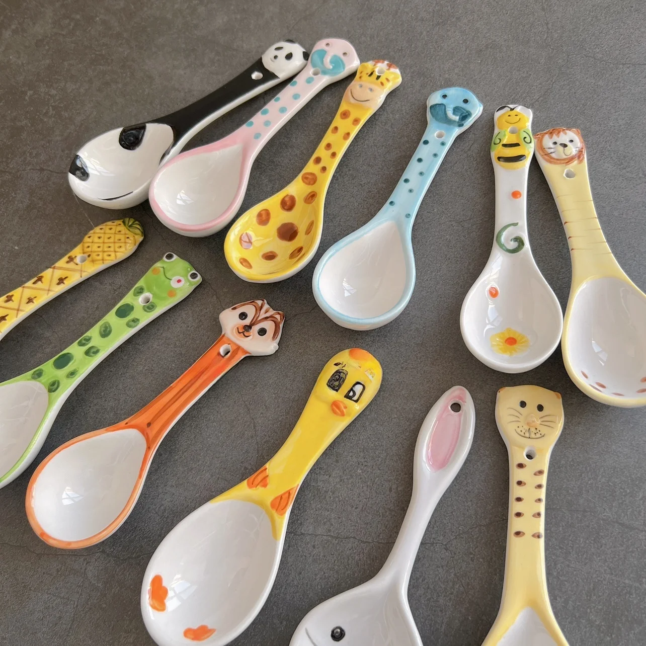 

Детский набор столовых приборов: ложка и вилка для супа с 3D-эмалью и рельефным рисунком милых мультяшных животных, посуда для обеденного стола
