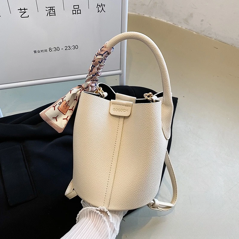 حقيبة كروس عصرية على شكل دلو 2025 - تصميم فرنسي بسيط، لون نقي، متوفر في المخزون، إرسال فوري