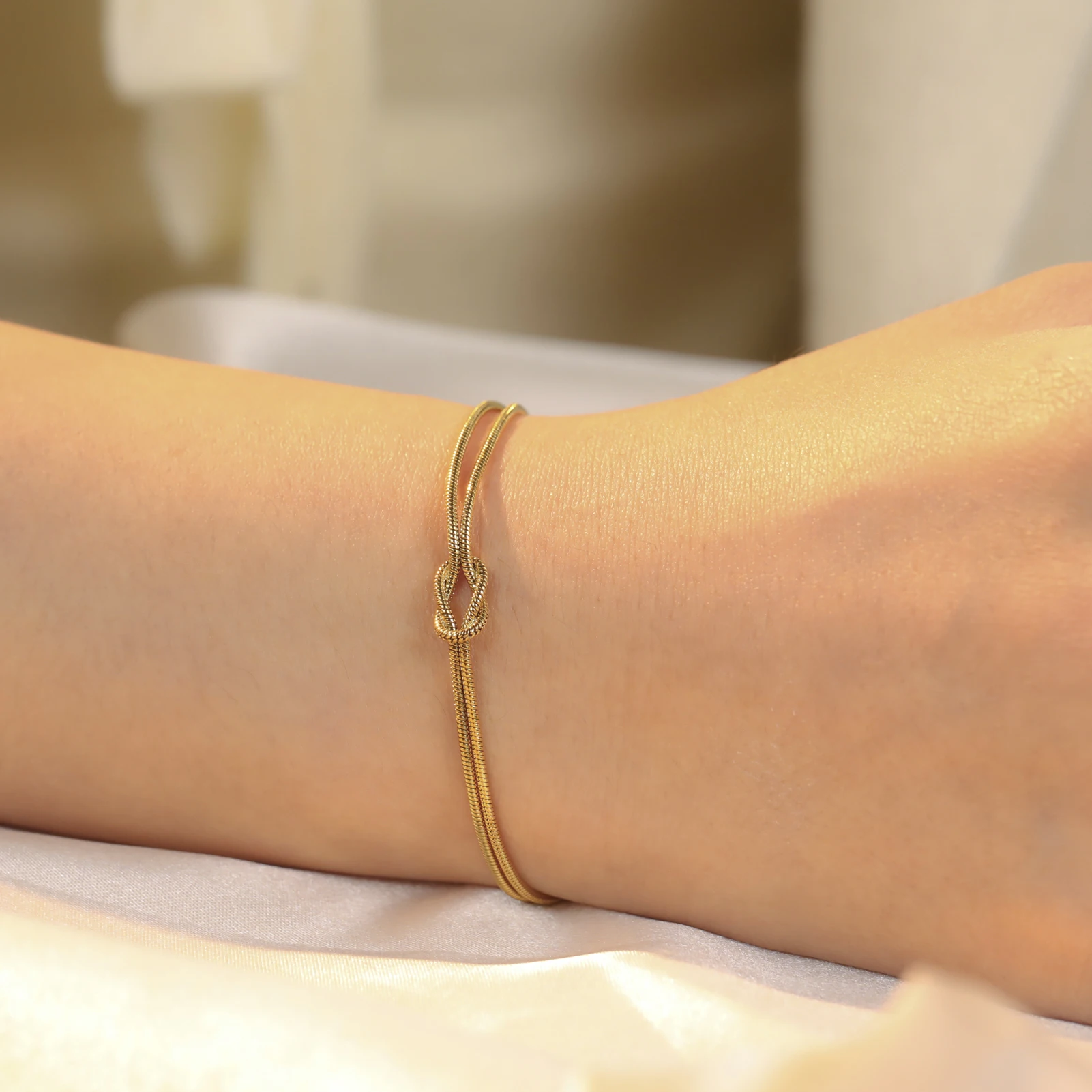 Skyrim Doppelte Schlangenkette Liebesknoten Armband Edelstahl Goldfarben Verstellbare Armbänder für Frauen Männer Paare Minimalistischer Schmuck – Detail 7