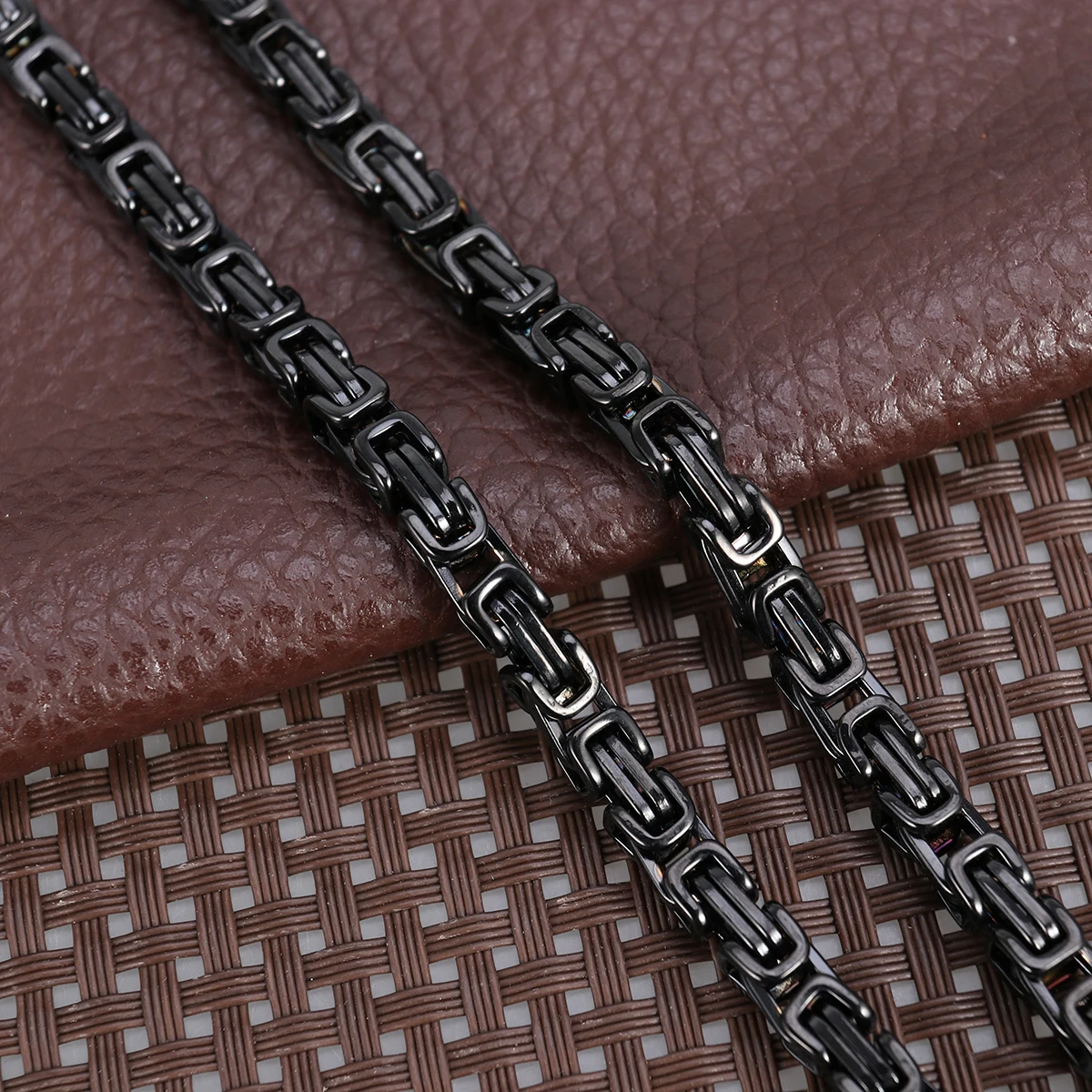 

Titanium Steel Necklace for Men Lightweight Durable Chain Black Metal Hypoallergenic Non Tarnish Cool Jewelry Simple Unique