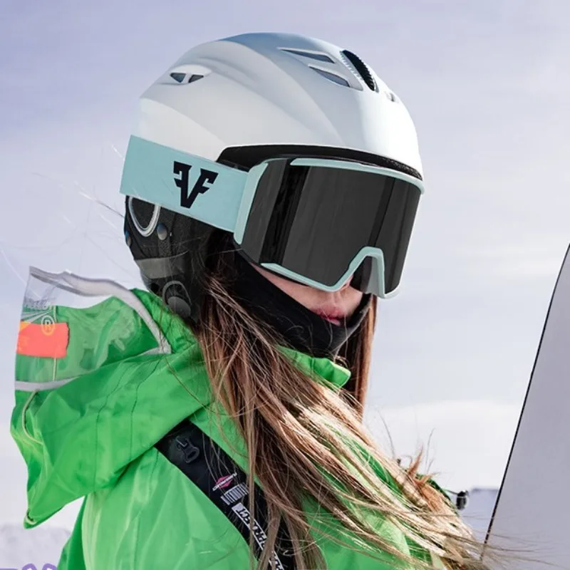 

Профессиональный новый лыжный шлем из углеродного волокна для взрослых и детей, теплая одинарная лыжная кепка, интегрированный шлем