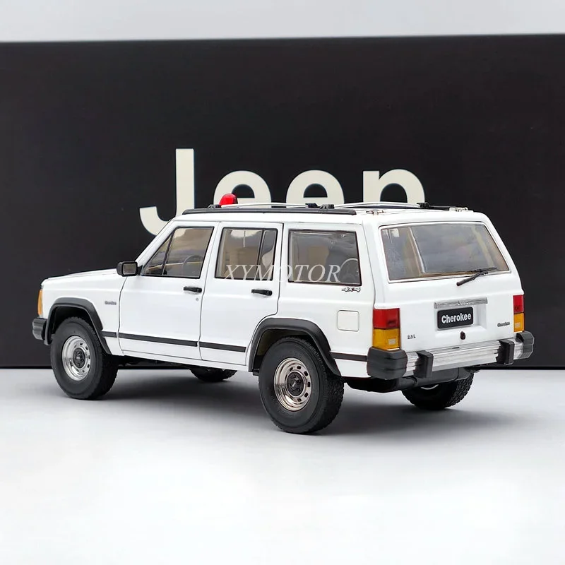 1/18 For Jeep Cherokee XJ Metal Diecast Model Car Kids Toys Boys Girls Gifts Hobby Display Collection Ornaments White