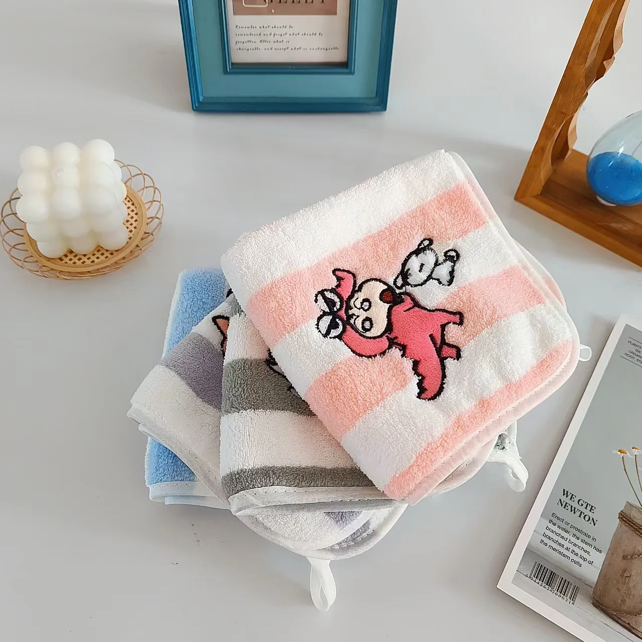 

New Cute Crayon Shinchan Plush Hand Towel Cartoon Square Hands Towels Household Kitchen Bathroom Children Absorbent Towel Gift