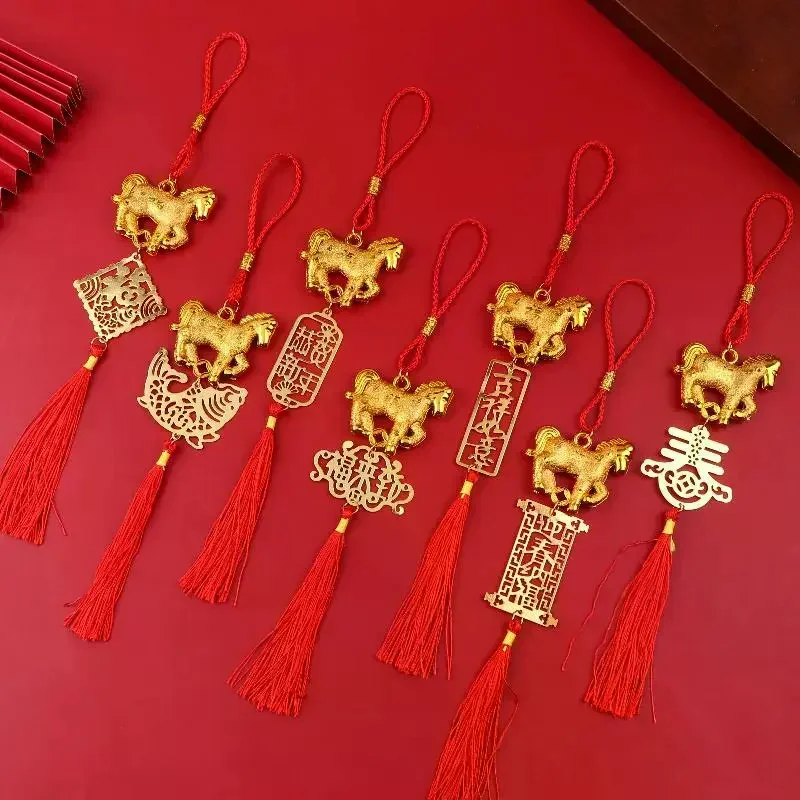 2026 سنة الحصان الذهبي البلاستيك زودياك الحصان قلادة محظوظ الربيع مهرجان المنزل سيارة حلي معلقة هدايا السنة الجديدة