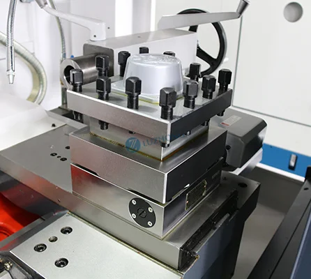 Tour à commande numérique pour sceller des roues en alliage, tour à commande numérique