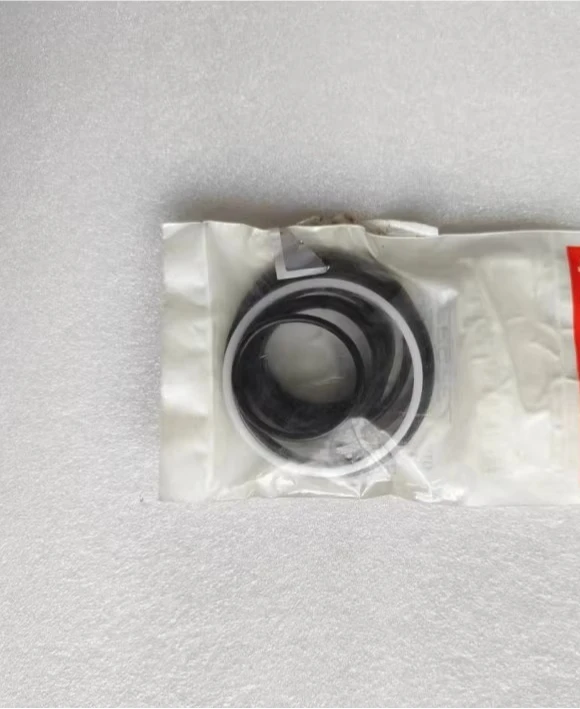 Skid steer loader S550 sweeper bucket cylinder seal 7325333 lift seal 7325317