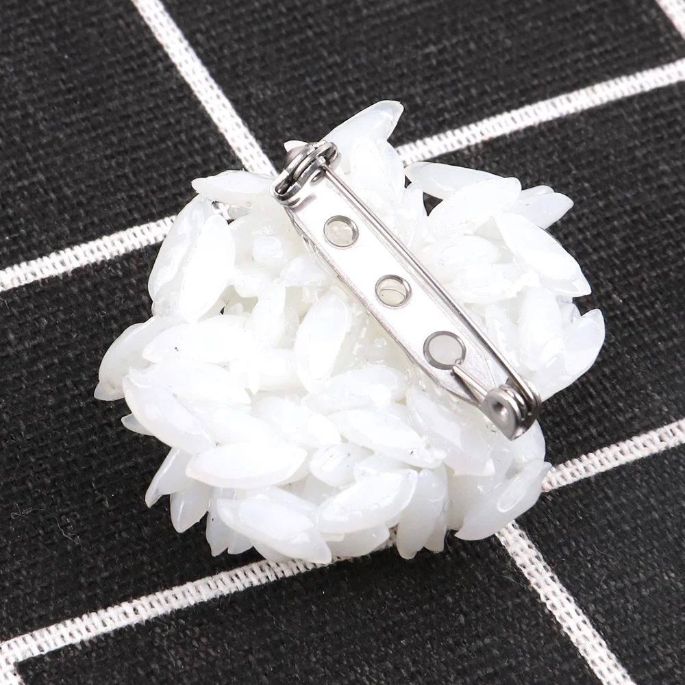 New Funny Cute Onigiri Pins Resin Brooches For Women White Sushi Denim Jacket Pins Lapel Buckle Shirt Badge Brooch Jewelry