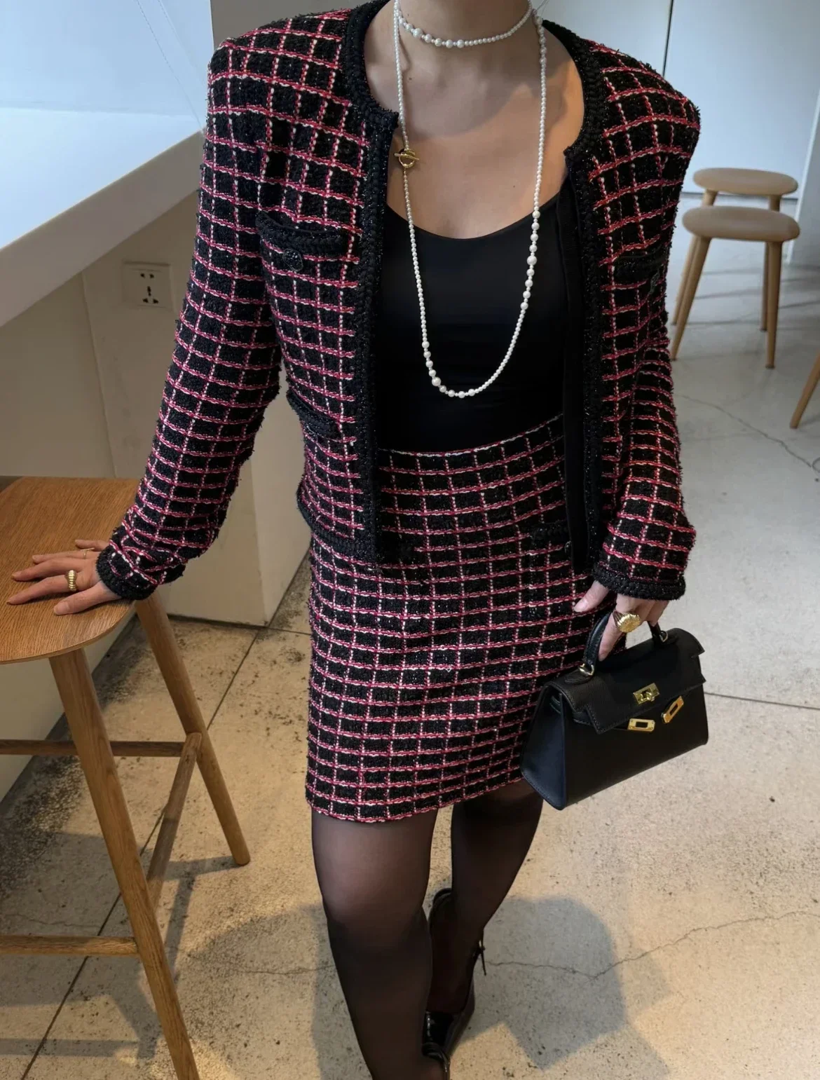 Ensemble de tricots à carreaux pour femmes |   Cardigan à manches longues et col rond et mini-jupe trapèze |   Tenue élégante de printemps 2025