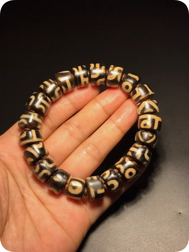 Tibetan Old Oily Agate Dzi *Multiple patterns* Beads Bracelet J0927