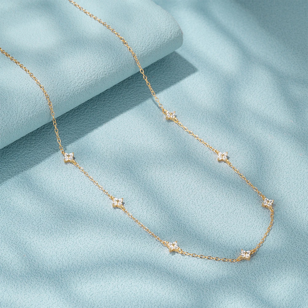 قلادة نسائية فاخرة من ROXI بها 4 نجوم متدلية على شكل زهرة لامعة مرصعة بالكريستال سلسلة من الفضة الإسترليني عيار 925 هدايا مجوهرات لحفلات الزفاف