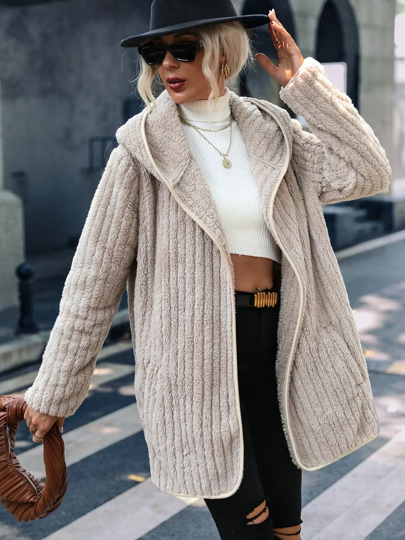 Abbigliamento da donna autunno e inverno nuovo articolo giacca cardigan senza bottoni in peluche a doppia faccia con cappuccio per il calore e il