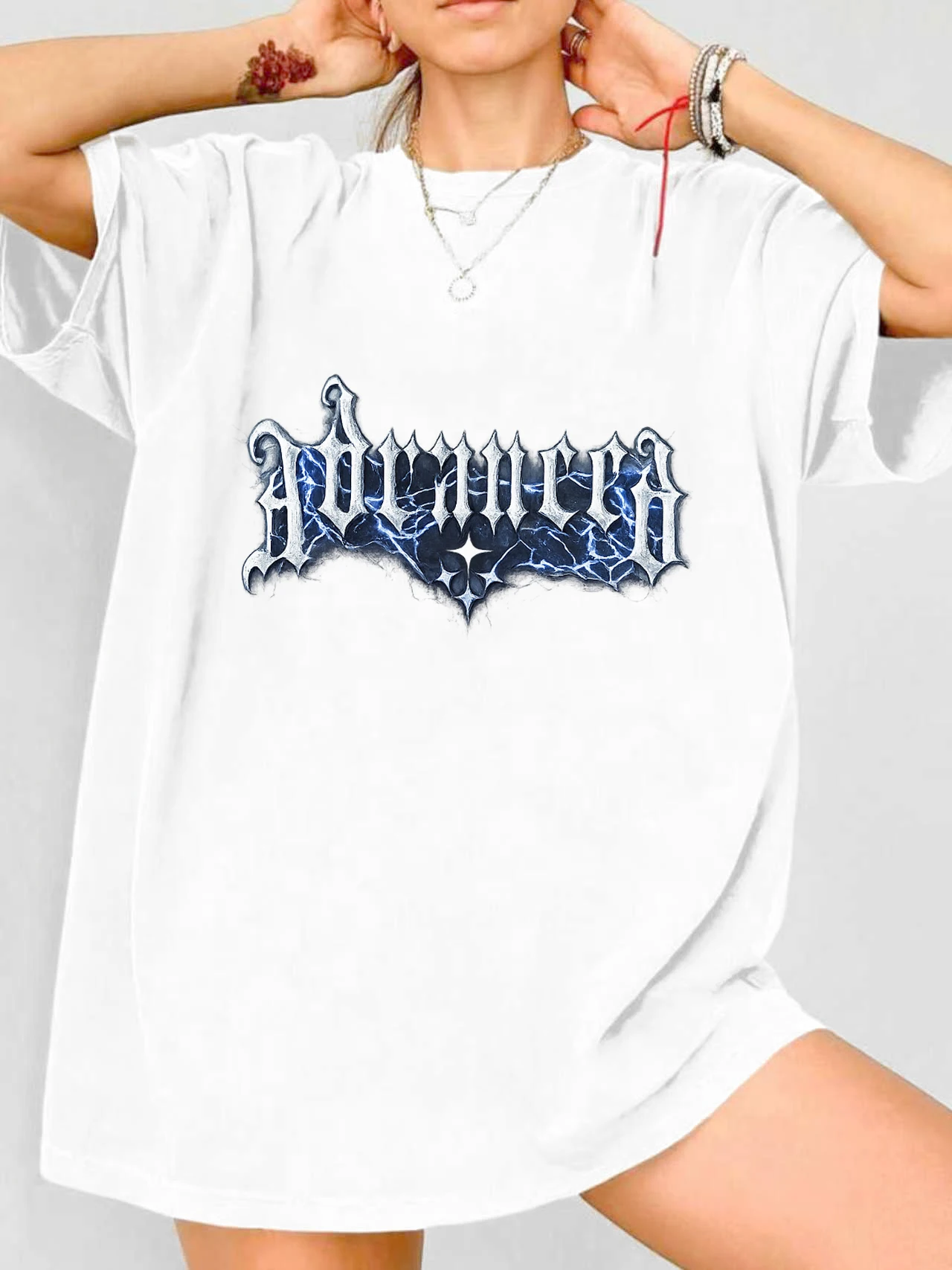 

【WDS03210】Женская футболка больших размеров с круглым вырезом и креативным принтом в виде букв, летняя, повседневная, с короткими рукавами, модная, универсальная.