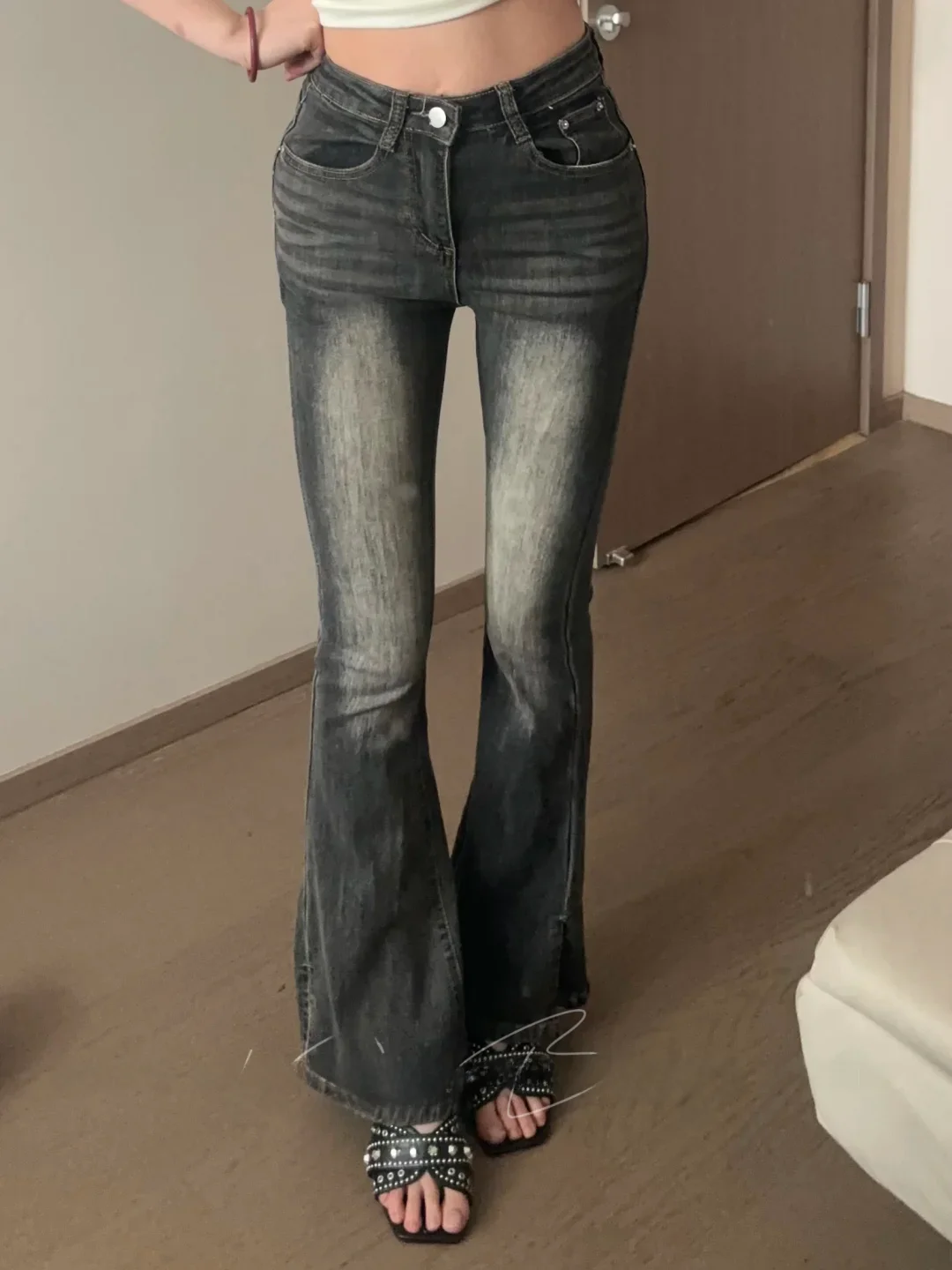 

Джинсы с высокой талией и разрезами, эластичные, с утолщенными вставками для подтяжки бедер, утягивающие, с эффектом подтяжки ягодиц, из хлопкового стрейч-денима, женская модная коллекция Весна 2