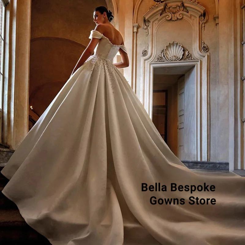 

Ball Gown Wedding Dress Customized Elegant Off The Shoulder Deep V Neck Pearls Court Train Satin Arabian Bridal Gown for Bride