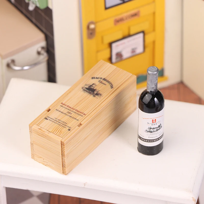 1 セットドールハウスミニチュアシミュレーション赤ワインボックスモデル食品アクセサリードールハウスの装飾子供のふり遊びおもちゃ