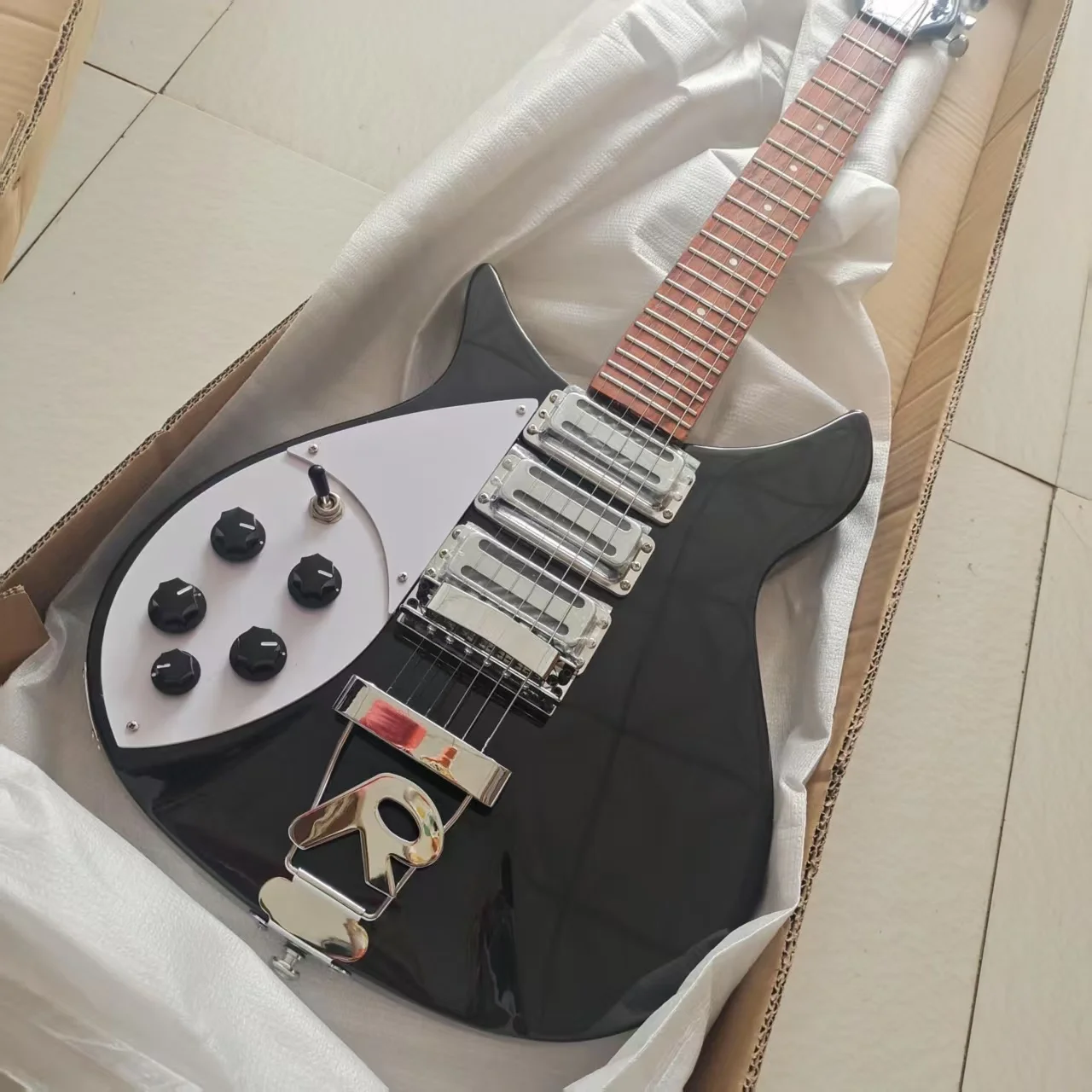 325 6strings left hand electric guitar , black color ，3-Piece Pickup ,high quality guitar，in stock, fast shipping