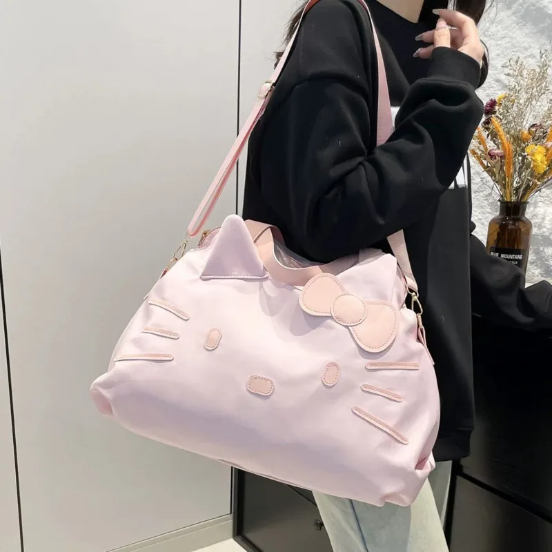 Miniso Tas Tote Lucu Hellokitty Kapasitas Tinggi Tas Travel Serbaguna Ringan Tas Kurir Anime Sanrio Kawaii Tas Duffle Anak Perempuan