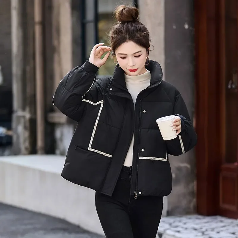 

Новинка 2025 года, зимняя пуховая куртка с хлопковой подкладкой, женское короткое пальто, корейское свободное повседневное толстое теплое парковое модное хлопковое пальто с воротником