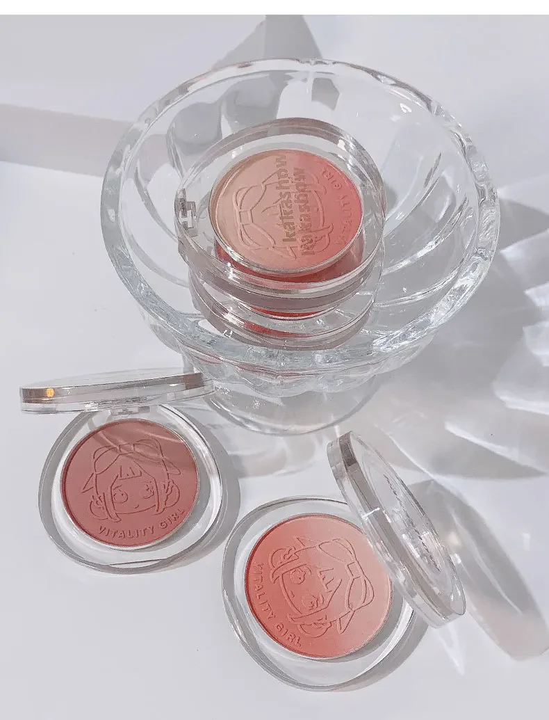 Gradual change blush highlights naturally brighten matte eyeshadow