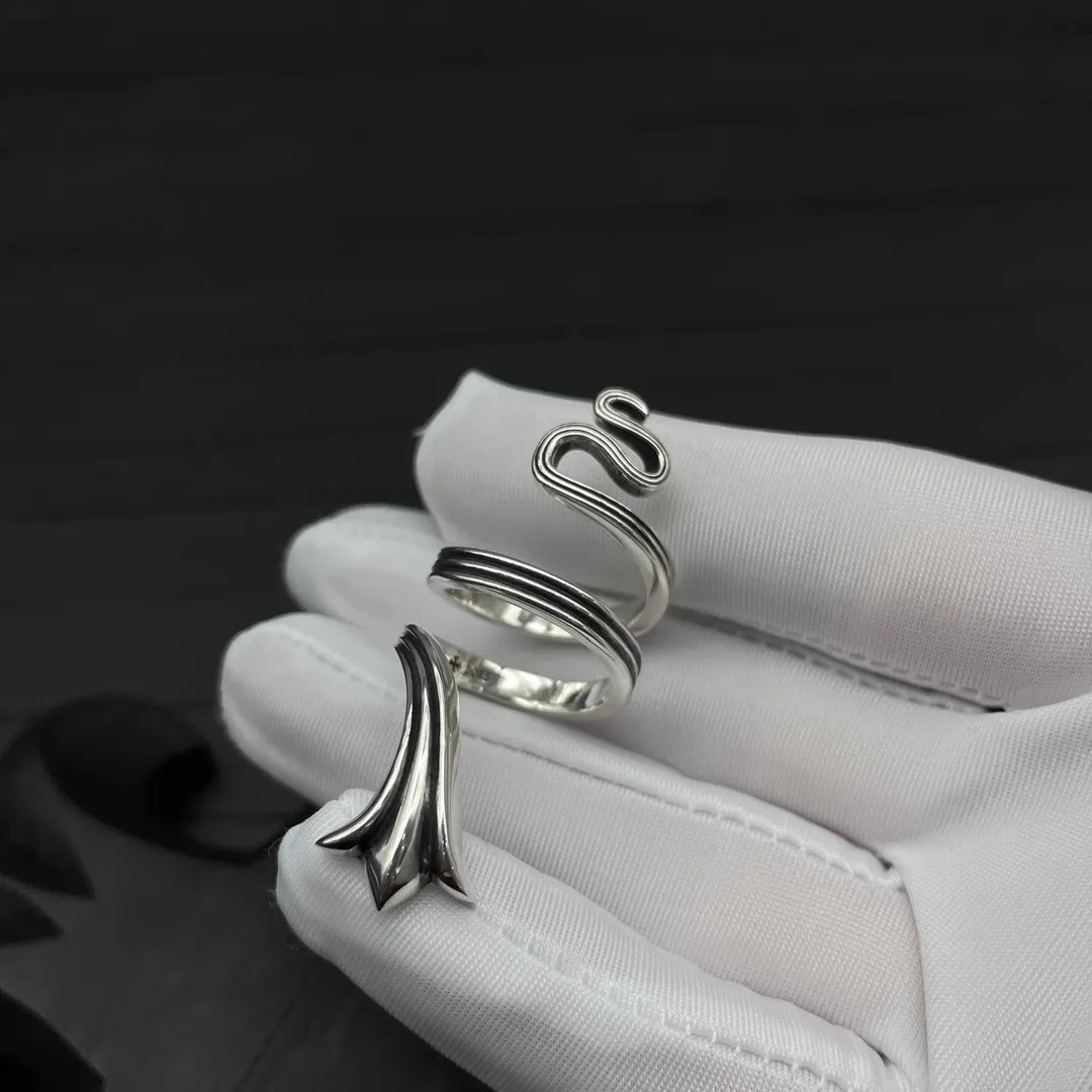 S925 silver ring S-shaped snake shaped coiled ring with European and American niche design, exaggerated lines, simple