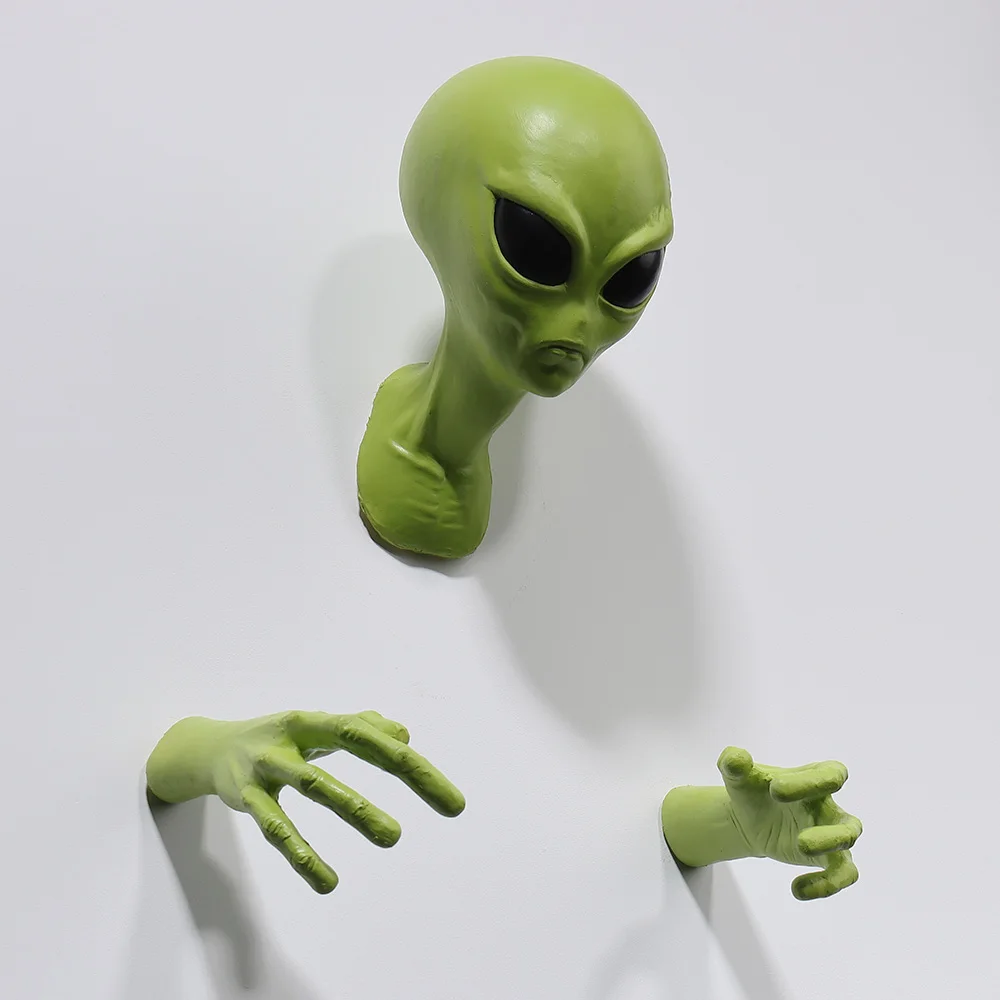 Green Alien UFO Visitor 51 Area Extraterrestrial Organism Monster Study living room wall hanging ornament Sci-Fi Lover\'s Gift