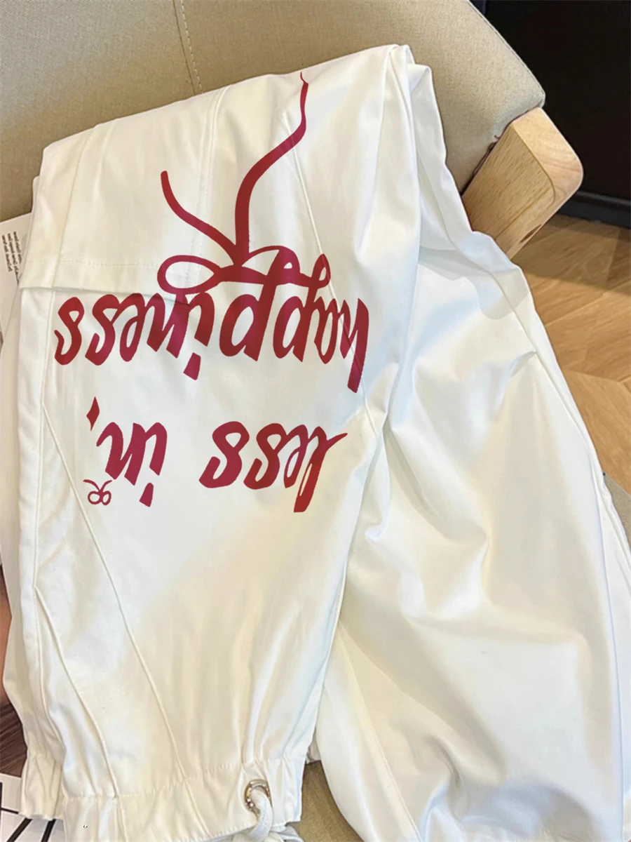 กางเกงทำงานพิมพ์ลายตัวอักษรสีขาวทันสมัยทรงหลวมเอวสูงแบบมีเชือกผูกสำหรับผู้ชายและผู้หญิงใส่ได้ทุกโอกาสในฤดูร้อน