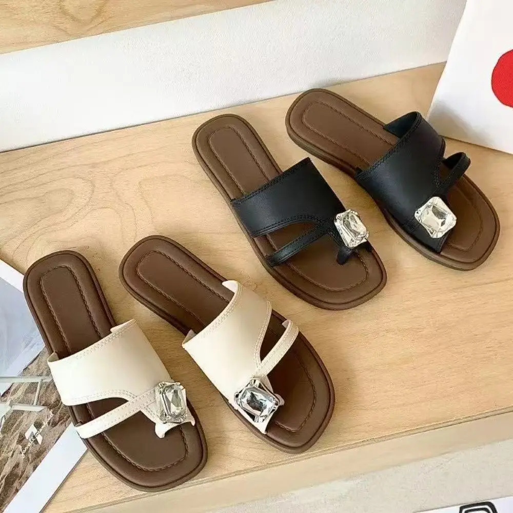 

Casual PVC Rhinestone Toed Slippers Non-Slip PU Leather Flat Slippers Women Beachwear Shoes Summer Toe Ring Flip-flops Ladies