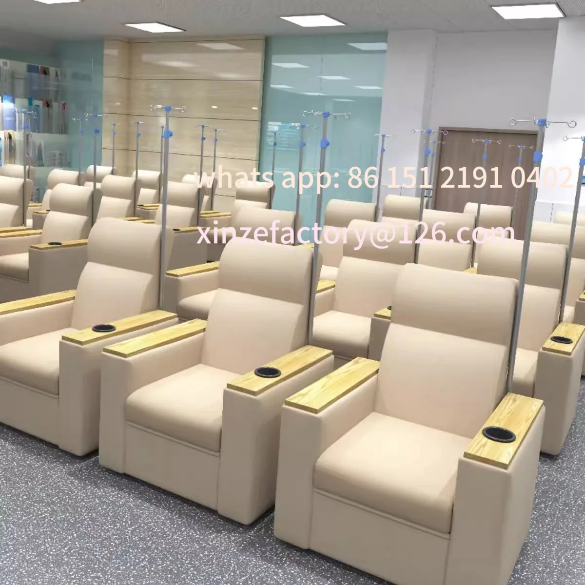 

Customizable reclining sofa comfortable